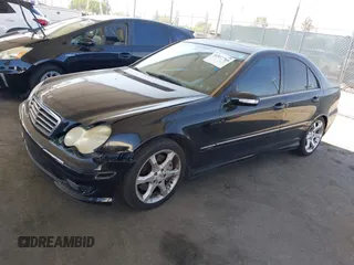 2007 Mercedes-Benz C 230 Sport z VIN WDBRF52H57F933629, wystawiony jako IAAI lot #42537760 z przebiegiem 153 487 mil mil oraz . Historia ofert i sprzedaży dostępna na DreamBid. Obrazek 2.