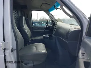 2008 Ford Econoline Cargo Commercial z VIN 1FTNE24L48DB49555, wystawiony jako IAAI lot #41847864 z przebiegiem 150 467 mil mil oraz . Historia ofert i sprzedaży dostępna na DreamBid. Obrazek 5.