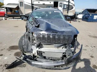 2020 Jeep Cherokee Altitude with VIN 1C4PJMLB3LD560205, listed as a Copart auction lot 77324144 with 53,665 mi miles and Salvage Title. Bid and sale history available at carsss.com. Image 5.