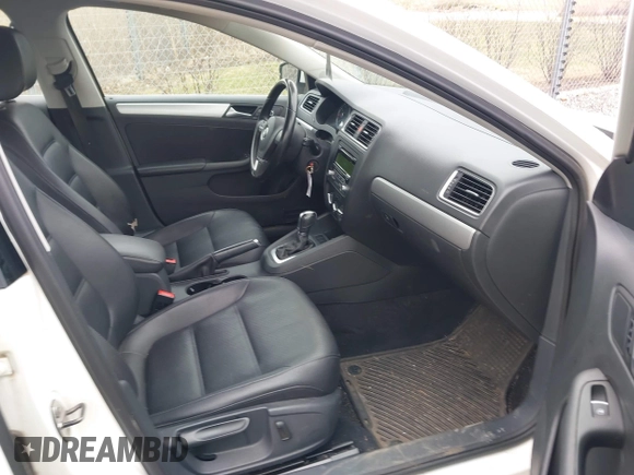 2013 Volkswagen Jetta Sedan SE w/Convenience/Sunroof with VIN 3VWDX7AJ4DM295360, listed as a IAAI auction lot 41945387 with 93,465 mi miles. Bid and sale history available at carsss.com. Image 5.