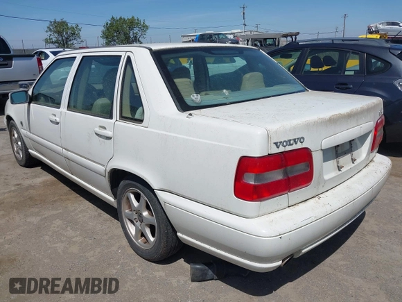 1999 Volvo S70 z VIN YV1LS56D8X1565934, wystawiony jako IAAI lot #42181658 z przebiegiem 172 783 mil mil oraz . Historia ofert i sprzedaży dostępna na DreamBid. Obrazek 3.