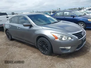 2015 Nissan Altima 2.5 SV with VIN 1N4AL3AP1FC476683, listed as a IAAI auction lot 42147221 with 212,559 mi miles. Bid and sale history available at carsss.com. Image 1.