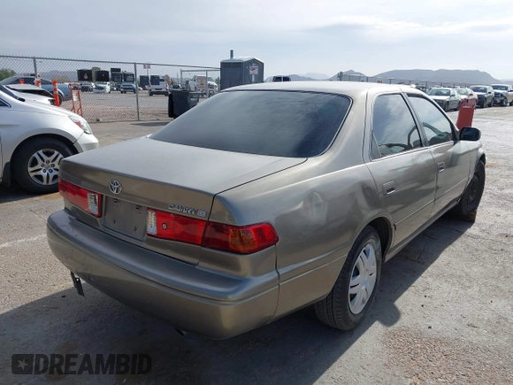2001 Toyota Camry CE z VIN 4T1BG22K31U069513, wystawiony jako IAAI lot #42243673 z przebiegiem 137 241 mil mil oraz . Historia ofert i sprzedaży dostępna na DreamBid. Obrazek 4.