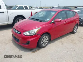 2013 Hyundai Accent GS z VIN KMHCT5AE3DU118162, wystawiony jako IAAI lot #42304964 z przebiegiem 144 815 mil mil oraz . Historia ofert i sprzedaży dostępna na DreamBid. Obrazek 2.