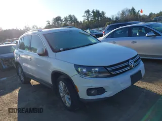 2013 Volkswagen Tiguan SE z VIN WVGBV3AX9DW590687, wystawiony jako IAAI lot #41442468 z przebiegiem 101 758 mil mil oraz . Historia ofert i sprzedaży dostępna na DreamBid. Obrazek 1.