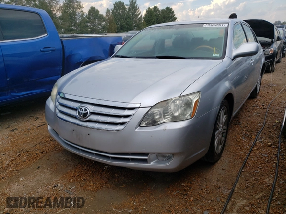 2005 Toyota Avalon XL z VIN 4T1BK36B95U044040, wystawiony jako Copart lot #59369691 z przebiegiem 111 373 mil mil oraz Szkoda całkowita • Salvage title. Historia ofert i sprzedaży dostępna na DreamBid. Obrazek 2.