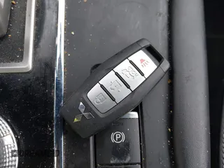 2022 Mitsubishi Outlander SE z VIN JA4J4UA86NZ081782, wystawiony jako IAAI lot #42241888 z przebiegiem 115 394 mil mil oraz . Historia ofert i sprzedaży dostępna na DreamBid. Obrazek 11.