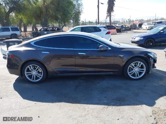 2013 Tesla Model S with VIN 5YJSA1DN4DFP19552, listed as a IAAI auction lot 41360466 with 129,806 mi miles. Bid and sale history available at carsss.com. Image 14.