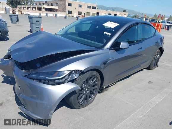 2025 Tesla Model 3 Long Range z VIN 5YJ3E1EB9SF873801, wystawiony jako IAAI lot #42141255 z przebiegiem 1612 mil mil oraz . Historia ofert i sprzedaży dostępna na DreamBid. Obrazek 19.