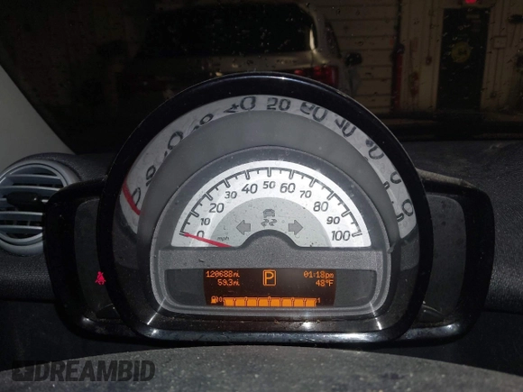2014 Smart fortwo Pure with VIN WMEEJ3BA1EK728739, listed as a IAAI auction lot 41911785 with 120,688 mi miles and . Bid and sale history available at DreamBid. Image 7.