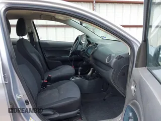 2017 Mitsubishi Mirage SE z VIN ML32A4HJ4HH002795, wystawiony jako IAAI lot #42063244 z przebiegiem 111 378 mil mil oraz . Historia ofert i sprzedaży dostępna na DreamBid. Obrazek 5.