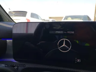 2022 Mercedes-Benz A 220 z VIN W1K3G4EB3NJ371168, wystawiony jako IAAI lot #41950285 z przebiegiem 95 288 mil mil oraz . Historia ofert i sprzedaży dostępna na DreamBid. Obrazek 7.
