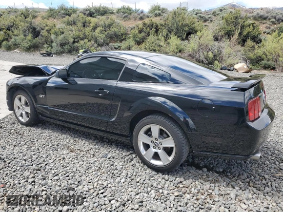 2006 Ford Mustang GT Deluxe z VIN 1ZVFT82H765214771, wystawiony jako Copart lot #56602605 z przebiegiem 125 315 mil mil oraz Szkoda całkowita • Salvage title. Historia ofert i sprzedaży dostępna na DreamBid. Obrazek 2.
