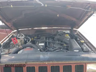 2000 Jeep Cherokee z VIN 1J4FF48S1YL256206, wystawiony jako IAAI lot #42835740 z przebiegiem 131 864 mil mil oraz . Historia ofert i sprzedaży dostępna na DreamBid. Obrazek 10.