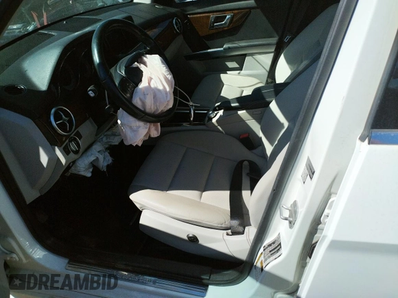 2015 Mercedes-Benz GLK 250 with VIN WDCGG0EB2FG402004, listed as a Copart auction lot 63126493 with 130,821 mi miles and . Bid and sale history available at DreamBid. Image 7.