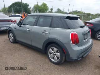 2023 MINI Hardtop 4 Door Cooper Classic z VIN WMW33DK03P2S67119, wystawiony jako IAAI lot #42095145 z przebiegiem 15 346 mil mil oraz . Historia ofert i sprzedaży dostępna na DreamBid. Obrazek 3.