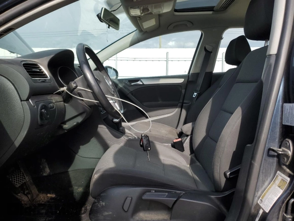 2010 Volkswagen Golf with VIN WVWDA7AJ9AW189504, listed as a Copart auction lot 53516265 with 265,765 mi miles and Salvage title. Bid and sale history available at DreamBid. Image 7.