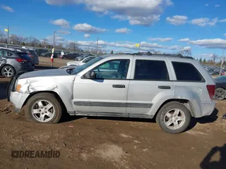 2005 Jeep Grand Cherokee Laredo z VIN 1J4GR48K85C587842, wystawiony jako IAAI lot #41454939 z przebiegiem 108 184 mil mil oraz . Historia ofert i sprzedaży dostępna na DreamBid. Obrazek 15.