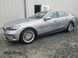 2024 BMW 5 Series 530i xDrive with VIN WBA53FJ03RCR50103, listed as a Copart auction lot 82044264 with 15,686 mi miles and Clean Title. Bid and sale history available at carsss.com. Image 1.