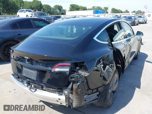 2020 Tesla Model 3 Standard Range Plus z VIN 5YJ3E1EA3LF611152, wystawiony jako IAAI lot #42256503 z przebiegiem 78 633 mil mil oraz . Historia ofert i sprzedaży dostępna na DreamBid. Obrazek 4.