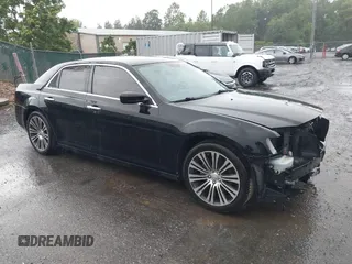 2014 Chrysler 300 S z VIN 2C3CCABG5EH145336, wystawiony jako IAAI lot #42292149 z przebiegiem 80 421 mil mil oraz . Historia ofert i sprzedaży dostępna na DreamBid. Obrazek 1.