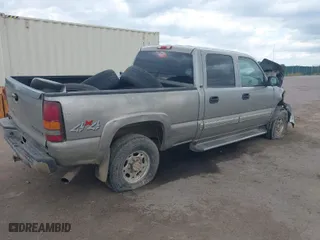 2002 Chevrolet Silverado 2500HD LS with VIN 1GCHK23G92F218813, listed as a IAAI auction lot 40369167 with 285,519 mi miles. Bid and sale history available at carsss.com. Image 4.