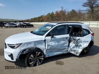 2024 Volvo XC40 Plus Dark Theme с VIN YV4L12UL7R2256399, выставлен на аукционе Copart как лот 54928665 с пробегом 9 649 миль миль и Списание • Salvage title. История ставок и продаж доступна на DreamBid. Изображение 1.