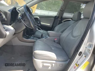 2010 Toyota RAV4 Limited z VIN JTMYF4DV3AD016055, wystawiony jako Copart lot #61856835 z przebiegiem 202 832 mil mil oraz Szkoda całkowita • Salvage title. Historia ofert i sprzedaży dostępna na DreamBid. Obrazek 7.