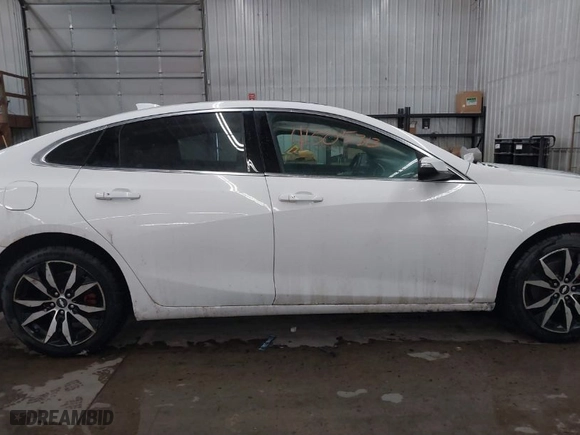 2017 Chevrolet Malibu LT with VIN 1G1ZE5ST8HF251542, listed as a IAAI auction lot 41505313 with 121,450 mi miles. Bid and sale history available at carsss.com. Image 13.