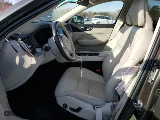 2019 Volvo XC60 Momentum with VIN LYV102DK3KB252102, listed as a Copart auction lot 82274704 with 0 mi miles and Salvage Title. Bid and sale history available at carsss.com. Image 7.