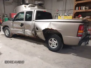2002 Chevrolet Silverado 1500 LT with VIN 2GCEC19T021256016, listed as a IAAI auction lot 41947461 with 221,880 mi miles. Bid and sale history available at carsss.com. Image 3.