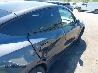 2022 Tesla Model Y Long Range with VIN 7SAYGDEE7NF426404, listed as a IAAI auction lot 42040490 with 39,635 mi miles and . Bid and sale history available at carsss.com. Image 6.