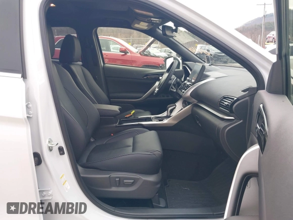 2024 Mitsubishi Eclipse Cross SE with VIN JA4ATWAA7RZ000716, listed as a IAAI auction lot 41221220 with 903 mi miles and . Bid and sale history available at DreamBid. Image 5.