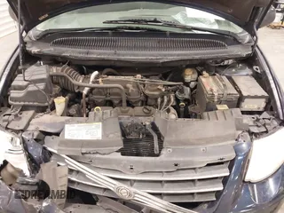 2006 Chrysler Town & Country LWB Touring with VIN 2A4GP54L16R860056, listed as a IAAI auction lot 41366007 with 140,388 mi miles. Bid and sale history available at carsss.com. Image 10.