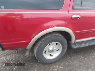 1999 Ford Expedition XLT z VIN 1FMPU18L7XLC51478, wystawiony jako IAAI lot #41679788 z przebiegiem Nie podano mil oraz . Historia ofert i sprzedaży dostępna na DreamBid. Obrazek 6.
