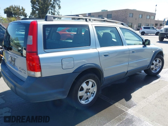 2001 Volvo V70 with VIN YV1SZ58D211035597, listed as a IAAI auction lot 41960219 with 176,757 mi miles. Bid and sale history available at carsss.com. Image 4.