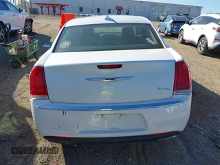 2016 Chrysler 300 with VIN 2C3CCAEG8GH198031, listed as a IAAI auction lot 40481170 with 118,874 mi miles. Bid and sale history available at carsss.com. Image 16.