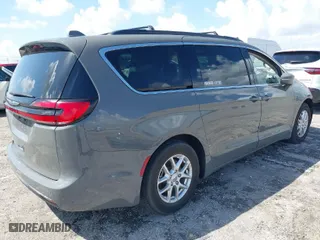 2022 Chrysler Pacifica Touring L with VIN 2C4RC1BG4NR113946, listed as a IAAI auction lot 41884076 with 73,209 mi miles. Bid and sale history available at carsss.com. Image 4.