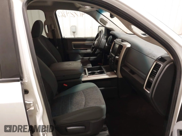 2015 Ram 1500 Big Horn z VIN 1C6RR7LT3FS519298, wystawiony jako IAAI lot #41724865 z przebiegiem 123 385 mil mil oraz . Historia ofert i sprzedaży dostępna na DreamBid. Obrazek 5.