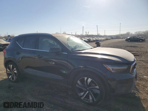 2023 Volvo XC40 Ultimate Bright Theme с VIN YV4L12UA2P2018231, выставлен на аукционе Copart как лот 41922235 с пробегом 39 681 миль миль и Списание • Salvage title. История ставок и продаж доступна на DreamBid. Изображение 4.
