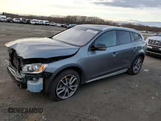 2016 Volvo V60 Cross Country T5 with VIN YV4612HK1G1016329, listed as a Copart auction lot 84446884 with 136,622 mi miles and Salvage Title. Bid and sale history available at carsss.com. Image 1.