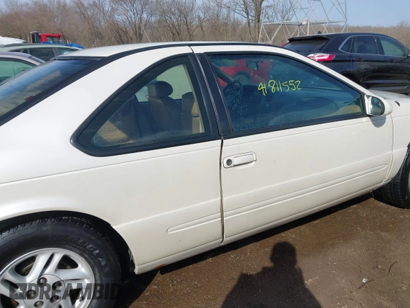 1996 Ford Thunderbird LX z VIN 1FALP6240TH131517, wystawiony jako IAAI lot #41811552 z przebiegiem 87 493 mil mil oraz . Historia ofert i sprzedaży dostępna na DreamBid. Obrazek 13.