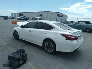2018 Nissan Altima 2.5 SV with VIN 1N4AL3AP0JC158031, listed as a IAAI auction lot 37071088 with 1 mi miles. Bid and sale history available at carsss.com. Image 3.