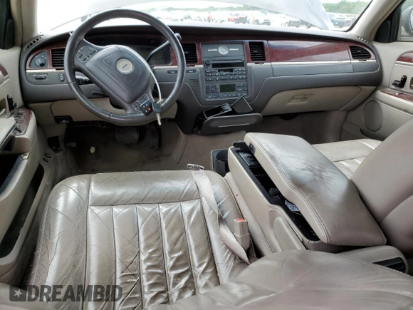 2003 Lincoln Town Car Executive z VIN 1LNHM81W53Y621146, wystawiony jako Copart lot #57822605 z przebiegiem 234 384 mil mil oraz Szkoda całkowita • Salvage title. Historia ofert i sprzedaży dostępna na DreamBid. Obrazek 8.