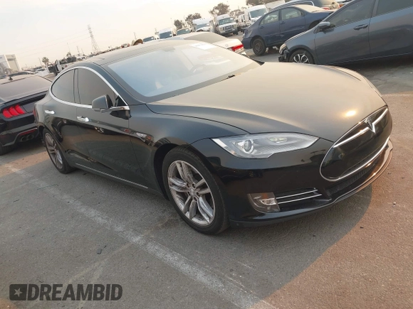 2013 Tesla Model S with VIN 5YJSA1CN3DFP06986, listed as a IAAI auction lot 41271801 with 150,307 mi miles and . Bid and sale history available at DreamBid. Image 1.