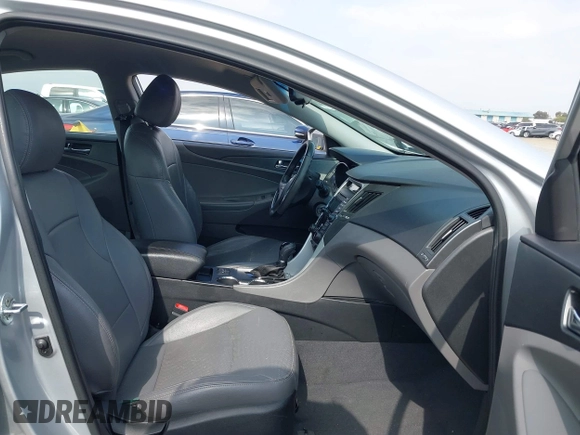 2013 Hyundai Sonata GLS z VIN 5NPEB4AC8DH533528, wystawiony jako IAAI lot #42175240 z przebiegiem 88 841 mil mil oraz . Historia ofert i sprzedaży dostępna na DreamBid. Obrazek 5.
