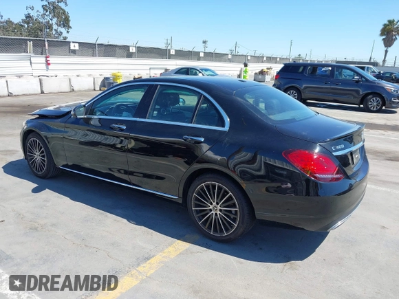 2021 Mercedes-Benz C 300 z VIN W1KWF8DB6MR614108, wystawiony jako IAAI lot #42227025 z przebiegiem 44 481 mil mil oraz . Historia ofert i sprzedaży dostępna na DreamBid. Obrazek 3.