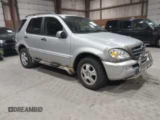 2002 Mercedes-Benz M 320/430/500 z VIN 4JGAB54E42A343467, wystawiony jako IAAI lot #41891163 z przebiegiem 173 924 mil mil oraz . Historia ofert i sprzedaży dostępna na DreamBid. Obrazek 1.