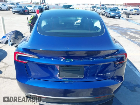 2025 Tesla Model 3 Long Range z VIN 5YJ3E1EB9SF886175, wystawiony jako IAAI lot #41648473 z przebiegiem 395 mil mil oraz . Historia ofert i sprzedaży dostępna na DreamBid. Obrazek 16.