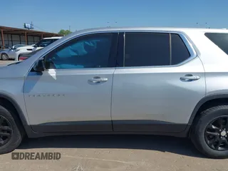 2018 Chevrolet Traverse LS z VIN 1GNERFKWXJJ120682, wystawiony jako IAAI lot #42007628 z przebiegiem 112 795 mil mil oraz . Historia ofert i sprzedaży dostępna na DreamBid. Obrazek 14.